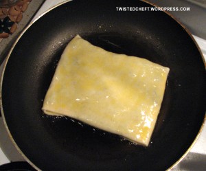 Moghlai Poratha: Frying