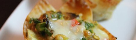 Wonton Cups with Shrimp and Vegetable with Cheese